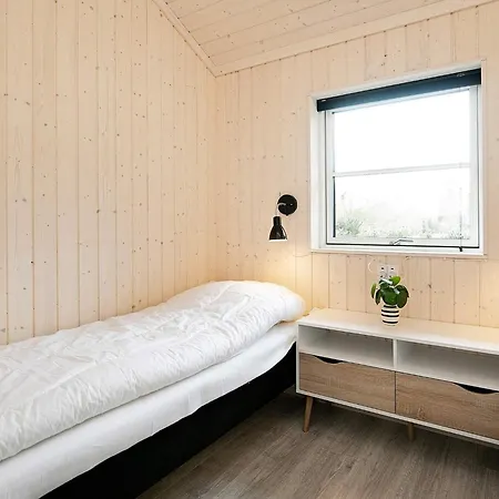 14 Person In Vaeggerlose Vakantiehuis Bøtø By