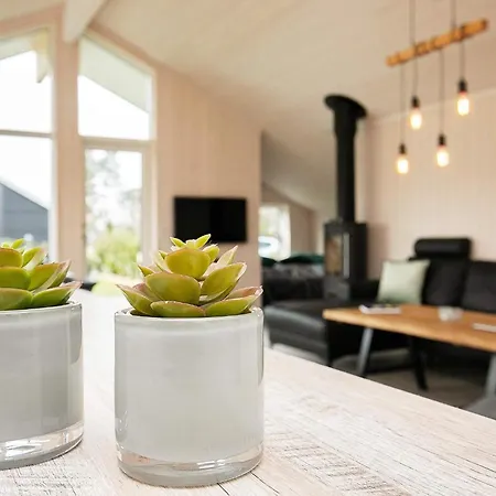 14 Person In Vaeggerlose Vakantiehuis Bøtø By