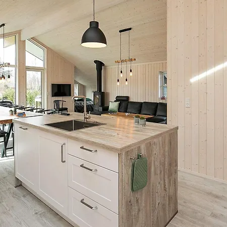 14 Person In Vaeggerlose Vakantiehuis Bøtø By