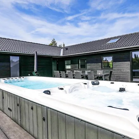 Vakantiehuis 14 Person In Vaeggerlose *